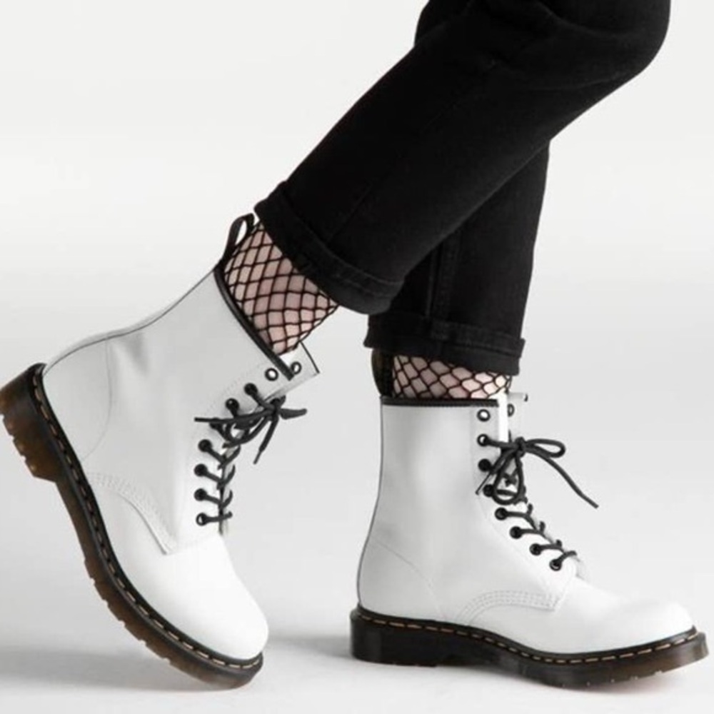 NEW Dr. Doc Martens Zavala White Leather Combat Boots Classic Goth Lace Up
